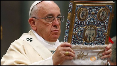 pope-francis-blesses-the